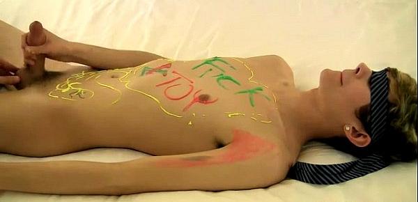  Hot twink scene Naked and hard, the youngster is blindfolded as Trace